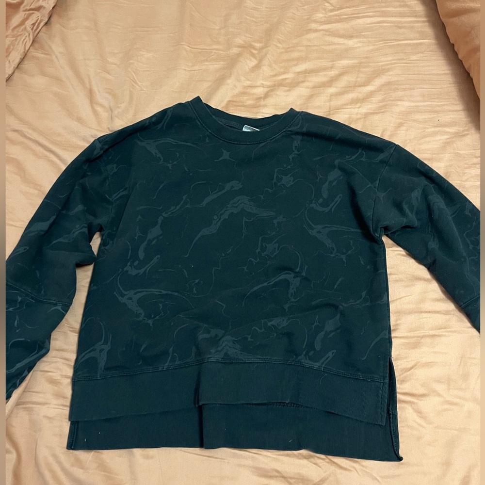 all in motion cropped sweatshirt black marble